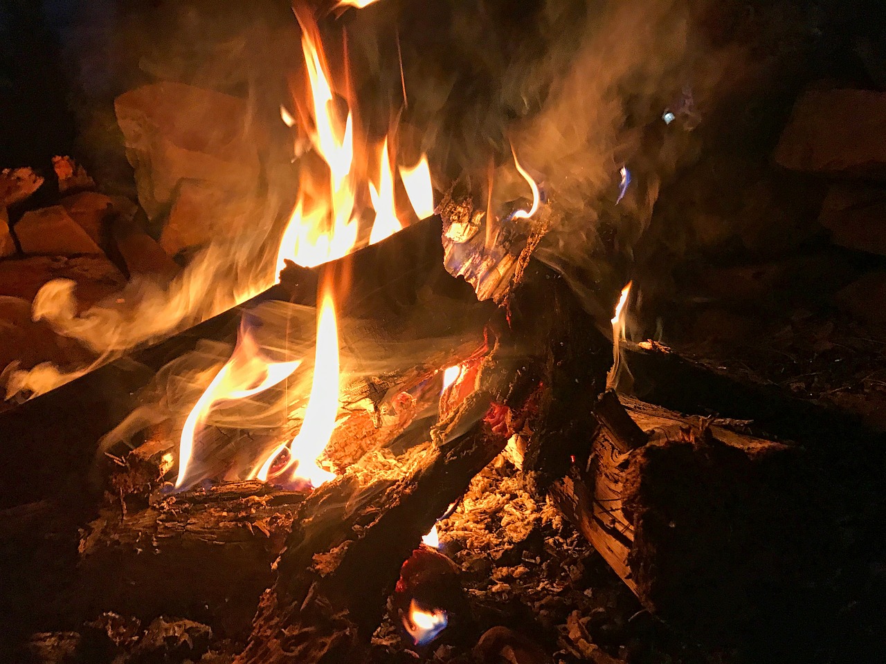 Creating a Cozy Fire Pit Area in Your Backyard